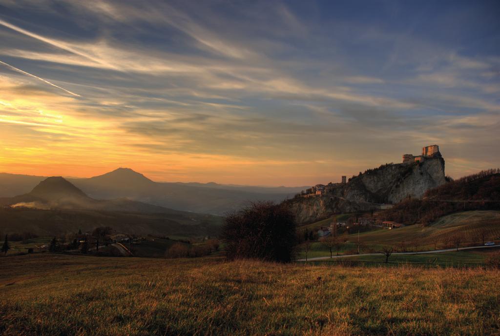 Il centro storico e il suo entroterra ci consegnano gloriose testimonianze romane e preziosi