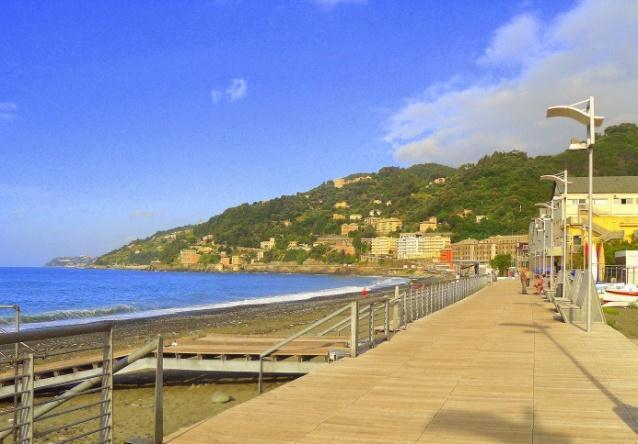 Eugenio, Intorno alla chiesa tutto il paese sembra stringersi per non scivolare in mare, le costruzioni scendono a picco sul golfo di Voltri e seguono la conformazione della collina.