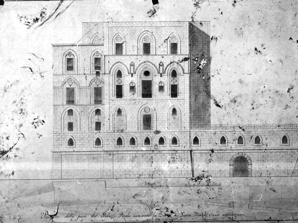 Nel secondo ordine le finestre entro le arcate già esistenti furono ripensate nelle dimensioni e nel linguaggio; in particolare, i due balconi inferiori più piccoli furono trasformati in due finestre