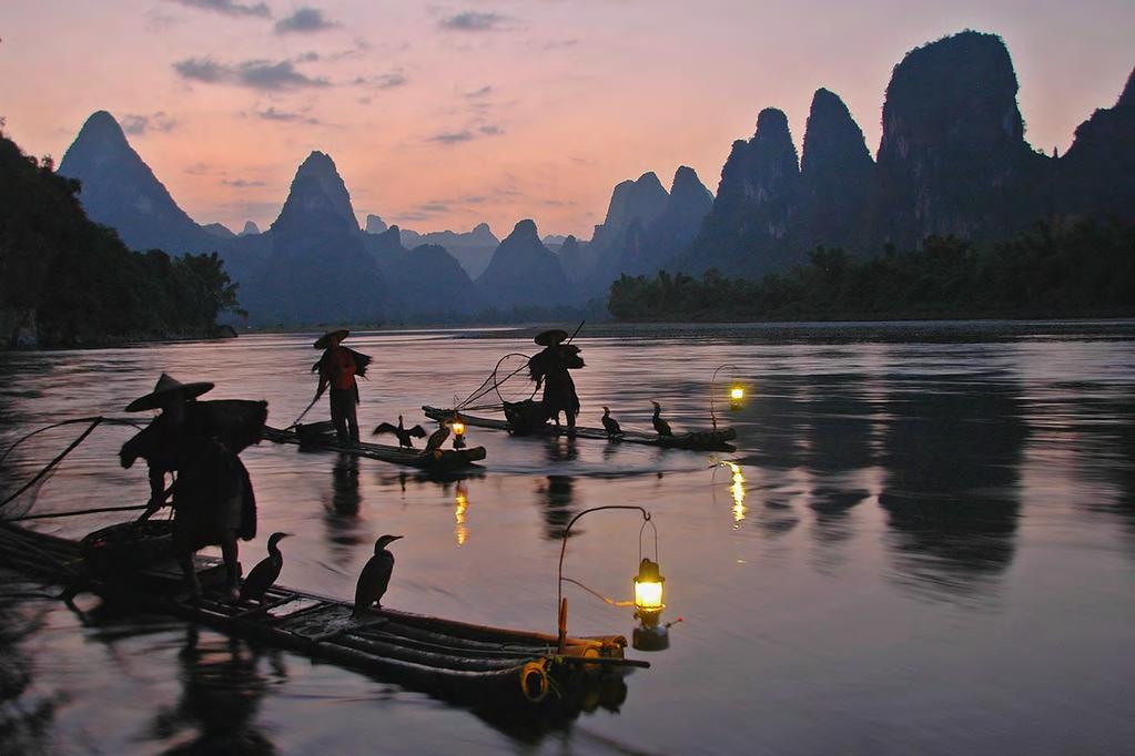 La Pasqua in Cina Pechino / Xi an / Guilin / Yangshuo / Shanghai Un viaggio che tocca molti aspetti di una realtà lontana come la Cina: dalla capitale del nord Pechino (Beijing) e i suoi incredibili