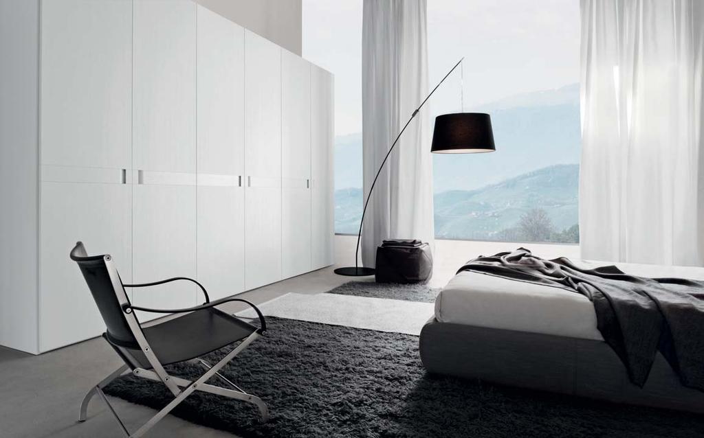 discovery armadio ante battenti Luxor, fianchi, pannelli e maniglie in Rovere laccato opaco Bianco. L. 386,5 cm discovery wardrobe with hinged doors Luxor, sides, doors and handles Oak Bianco matt lacquered.