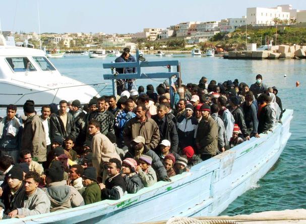 L OPERAZIONE MARE NOSTRUM Operazione condotta dalla Marina Militare tra Ottobre 2013 e Ottobre 2014 per fronteggiare l emergenza umanitaria nel canale di Sicilia I numeri di Mare Nostrum Migranti