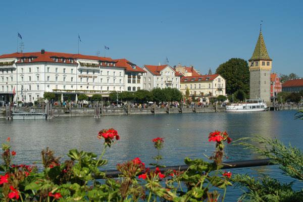 Il VIAGGIO GIORNO PER GIORNO 1 giorno: Arrivo individuale a Costanza/Kreuzlingen Sfruttate la possibilità di una visita all'isola di Mainau oppure girovagate nel centro storico di Costanza.