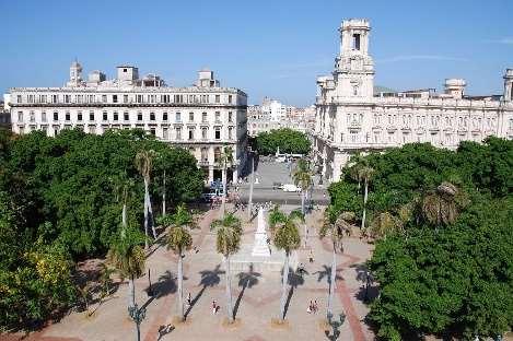 Nel pomeriggio visita panoramica del Campidolio, del Parco Centrale, del Parco della Fraternità, della Piazza