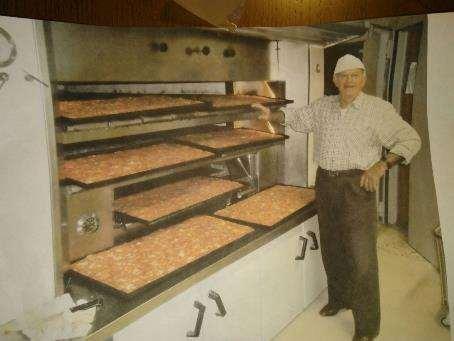 Ad Arquata del Tronto un unico forno che produce un pane di pochi ingredienti: farina, acqua, lievito e sale. Carlo Cappelli un "Acquasantano lo fonda nel 1952.