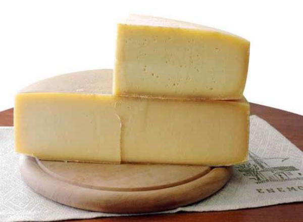Caratteristiche del prodotto: il Latteria BRAZZACCO si presenta con una colorazione bianco-latte nel formaggio fresco e leggermente paglierino con piccole occhiature in quello più stagionato.