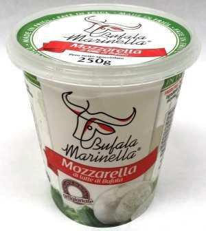 MOZZARELLA DI LATTE DI BUFALA 250 GR Formaggio a pasta fresca, filata a mano artigianalmente.