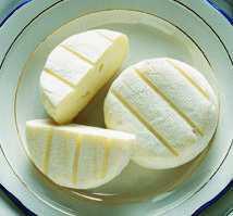 TOMINO BIANCO Il tomino bianco è un formaggio che viene prodotto tutto l'anno con latte intero vaccino pastorizzato.