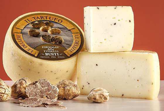 PECORINO E TARTUFO Il formaggio al tartufo nasce dall'abbinamento tra la lavorazione classica del pecorino toscano e uno dei prodotti più pregiati della zona, il tartufo bianco.