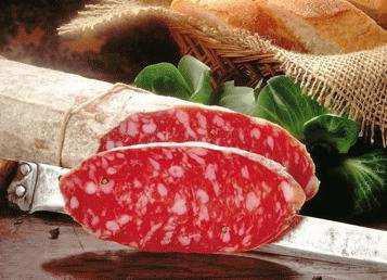 Codice articolo: 873 Peso per pezzo: 2,80 kg Pezzi per cartone: 3 90-120 giorni SALAME FELINO Il nome deriva dal luogo di produzione ed è un salame di lunga tradizione.