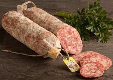 SALAME LOVISON Forse il salame più famoso in Friuli. Prodotto secondo antichissime ricette norcine friulane, questo salame ha mantenuto una genuinità e delle qualità organolettiche eccezionali.