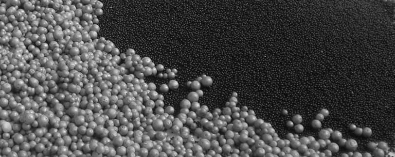 introduzione ai materiali Polistirene Espanso Sinterizzato (EPS) L EPS (polistirene espanso sinterizzato) è un materiale rigido, di peso ridotto, composto da carbonio, idrogeno e per il 98% d aria.