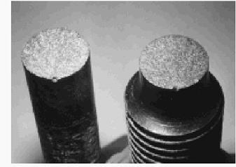 Processo di rottura nei metalli: clivaggio Meccanica della Frattura Caratteristiche della frattura fragile: Assenza di deformazione plastica (macroscopica): rottura in