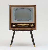 colori 1200 dollari). Mancanza di contenuti premium I programmi televisivi erano prevalentemente sitcom e giochi a quiz.