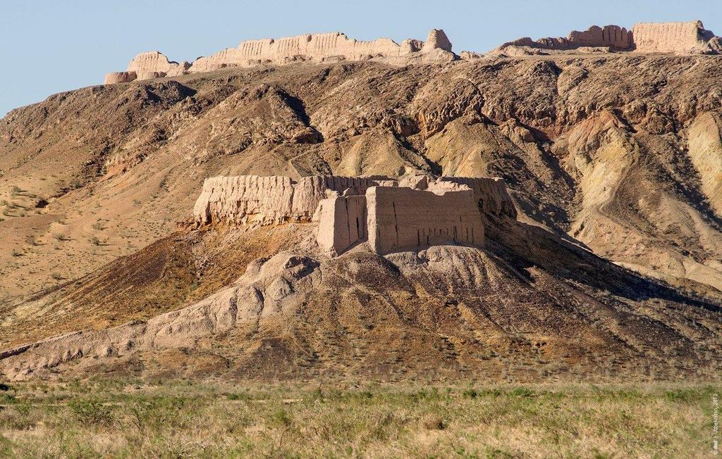 Domenica 29 aprile 2018 KHIVA AYAZKALA URGENCH BUKHARA Prima colazione in hotel. Continuazione della visita di Khiva : Tosh Howli o Casa in pietra.