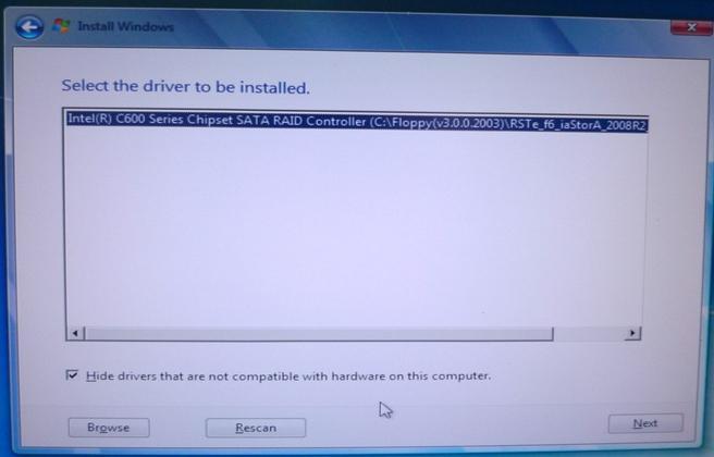 Fase6: Selezionate il driver SATA RAID per Intel(R) C600 Series.