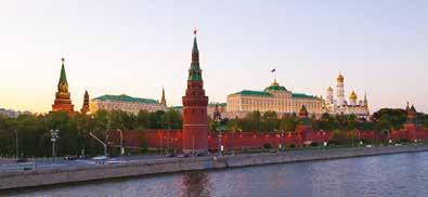 La capitale russa è stata laboratorio di fermenti culturali e politici antichi e recentissimi; ancora oggi affianca le vestigia di antiche tradizioni con elementi e aspetti di grande modernità.