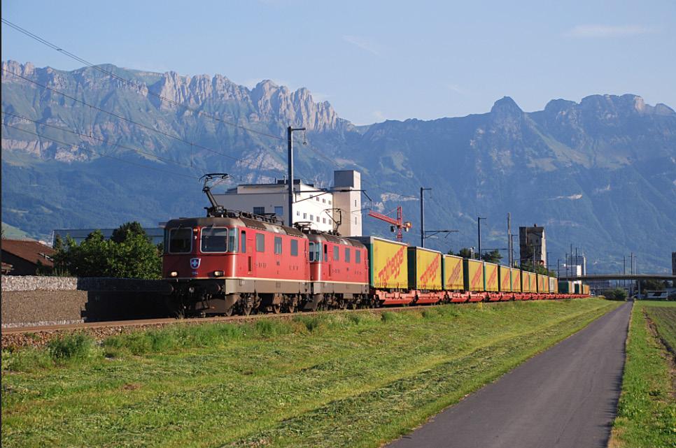 Trasportiamo in treno compatto fino a 2000 tonnellate nette. In tal senso, insieme alla nostra affiliata ChemOil Logistics ed altri partner internazionali, organizziamo il trasporto dalla A alla Z.