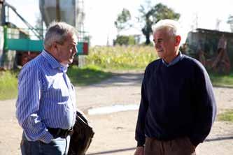 Marco Valcarenghi, assieme allo zio Lauro, conduce l omonima azienda a Soncino, 40 ettari di terra, 190 capi, latte destinato alla Latteria Soresina.