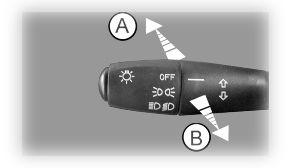 Lampeggio luci abbaglianti (06_04) Tirare leggermente la leva verso il volante. Quindi rilasciarla. Il lampeggio fari funziona sia con fari accesi che spenti.