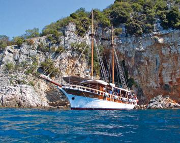 giorno > Dubrovnik 5 giorno > Isola di Korkula 6 giorno > Isola di Brac 7 giorno > Trogir 8 giorno > Trogir (sbarco intorno alle 9) giorno sabato Imbarco sulla nave tra le.30 e le 3.