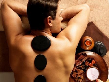 Arte del Massaggio Secondo l'ayurveda il massaggio "giornaliero" del corpo, rinforza le difese immunitarie, previene l'insorgere di molti disturbi e patologie. MASSAGGI CLASSICI ANTISTRESS 50 min.