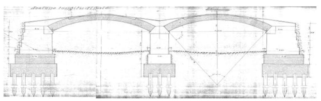 La pietra utilizzata per la realizzazione del ponte è arenaria posata in conci squadrati.