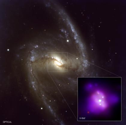 Il telescopio ottico VLT e al centro un immagine X fatta con Chandra.