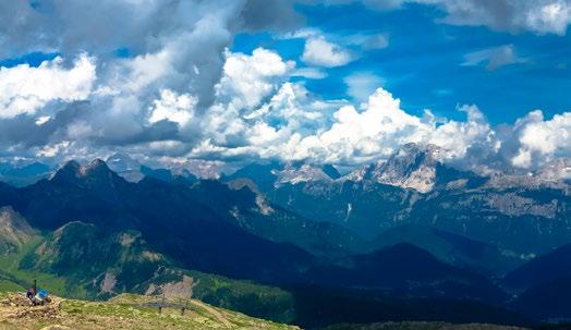 Nel gruppo delle Pale di San Martino ancora resiste il piccolo ghiacciaio del Travignolo, incastonato in un ripido canalone e protetto dall ombra del Cimon della Pala.