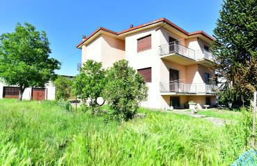 39 mq Giardino in parte a orto e frutteto Classe energetica: G EPgl 460,01 Euro 95000 BASSIGNANA rif 2266 Casa con 2 alloggi di