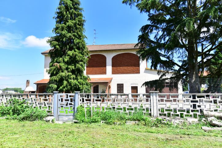 320944727 wwwfacebookcom/agenziatecnocasavalenza Via S Salvatore luminoso alloggio di circa 114 mq con ingresso soggiorno, cucina, due