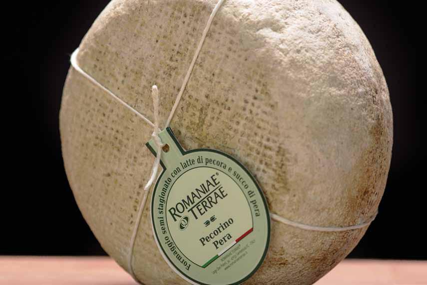 Pecorino Pera Questo formaggio è nato da un preciso desiderio di abbinare il sapore e il profumo del latte di pecora con il delicato sapore della pera.