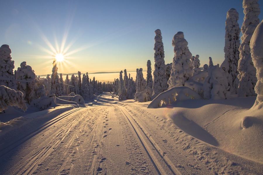 Incantesimo Lappone Un luogo dove la magia del Natale non passa mai Dal 14 al 17 dicembre 2017 Nessuno sa dove sia la vera casa di Babbo Natale, ma in Lapponia, nella graziosa Rovaniemi ha il suo