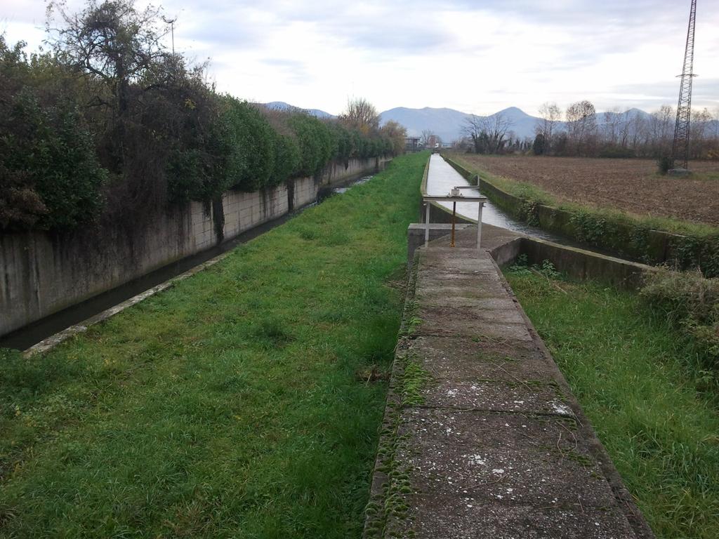 Scolmatore torrente Zerra: attraversa la porzione settentrionale del comune di Cavernago con direzione nordest-sudovest (Foto 1).