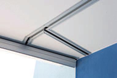 78 ANAUNIA PMC CRYSTAL La trasparenza del vetro temperato filo lucido con spessori di 10 o 12 mm, float o extrachiaro non ostacola l applicazione di pellicole decorative a installazione avvenuta.