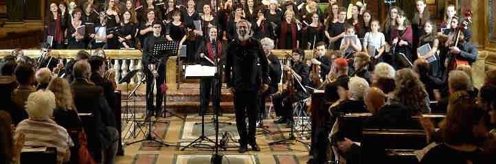 dell appena nato coro del Politecnico. La serata del concerto finale fu meravigliosa, nella splendida cornice di una affollatissima Maria Ausiliatrice.