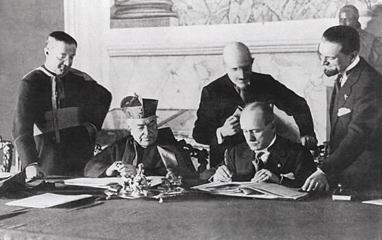 1929 Mussolini ottiene l appoggio della Chiesa Patti lateranensi Concordato Viene meno il carattere laico dello