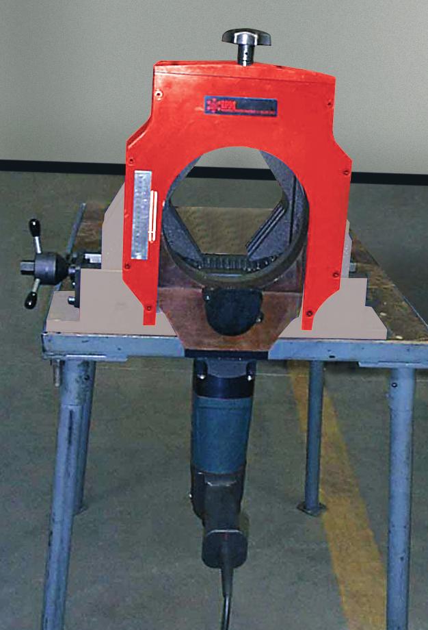 The cutting is executed by manually rotating the machine mobile part around the pipe and then, with a saw blade, the pipe is cut with one single