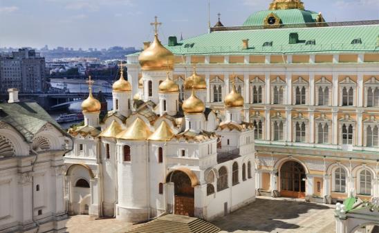 Racchiude al suo interno molti edifici di grande interesse storico e culturale tra cui i sepolcri degli zar.