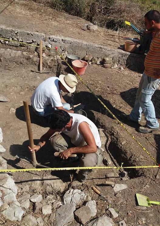 Scavo archeologico stratigrafico: stabiliti con la Soprintendenza i saggi archeologici da indagare e sotto la direzione tecnico-scientifica degli archeologi della Soprintendenza coadiuvati da quelli