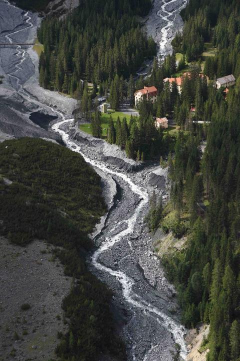 161 km 2 alla confluenza con l Adige 1100 m slm Foto