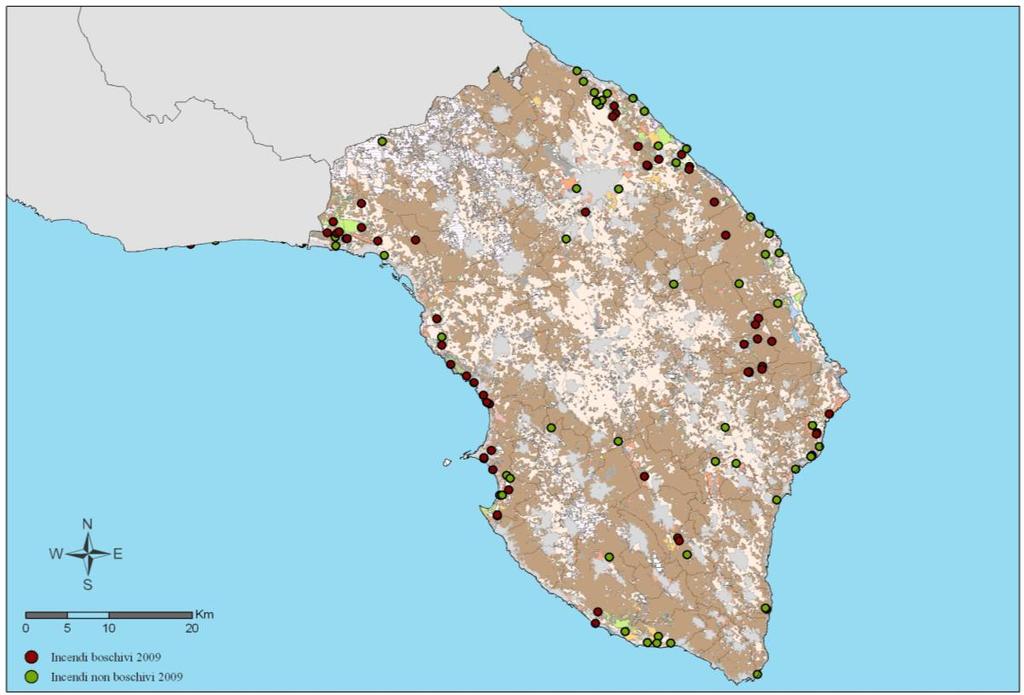 Regionale per la Puglia Figura 46 Distribuzione degli incendi boschivi per habitat CORINE Biotopes, Provincia di Lecce Fonte dati: ARPA Puglia U.O.C. Ambienti Naturali (U.O.S.