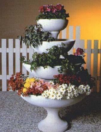 Disponibili nei colori: VASI IN GRANIGLIA Elementi per composizioni fioriere Natural White Silver BASAMENTI