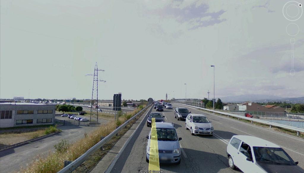 ciclabile di Via Palazzina nel comune di Verona realizzando un percorso protetto sul cavalcavia autostradale.