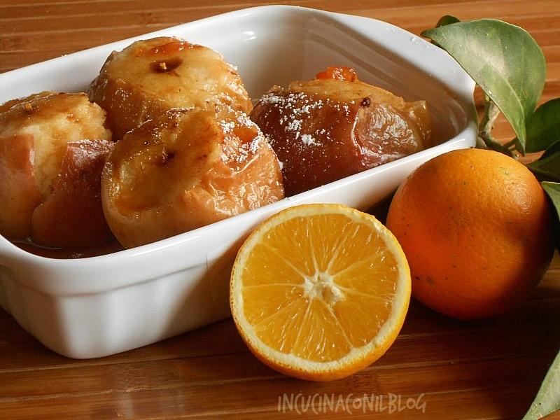 MELE AL FORNO DI NONNA RITA per 4 persone: 8 mele zucchero q.b. cannella q.b. mezza arancia spremuta Procedimento: Come ho detto prima, la ricetta è semplicissima.