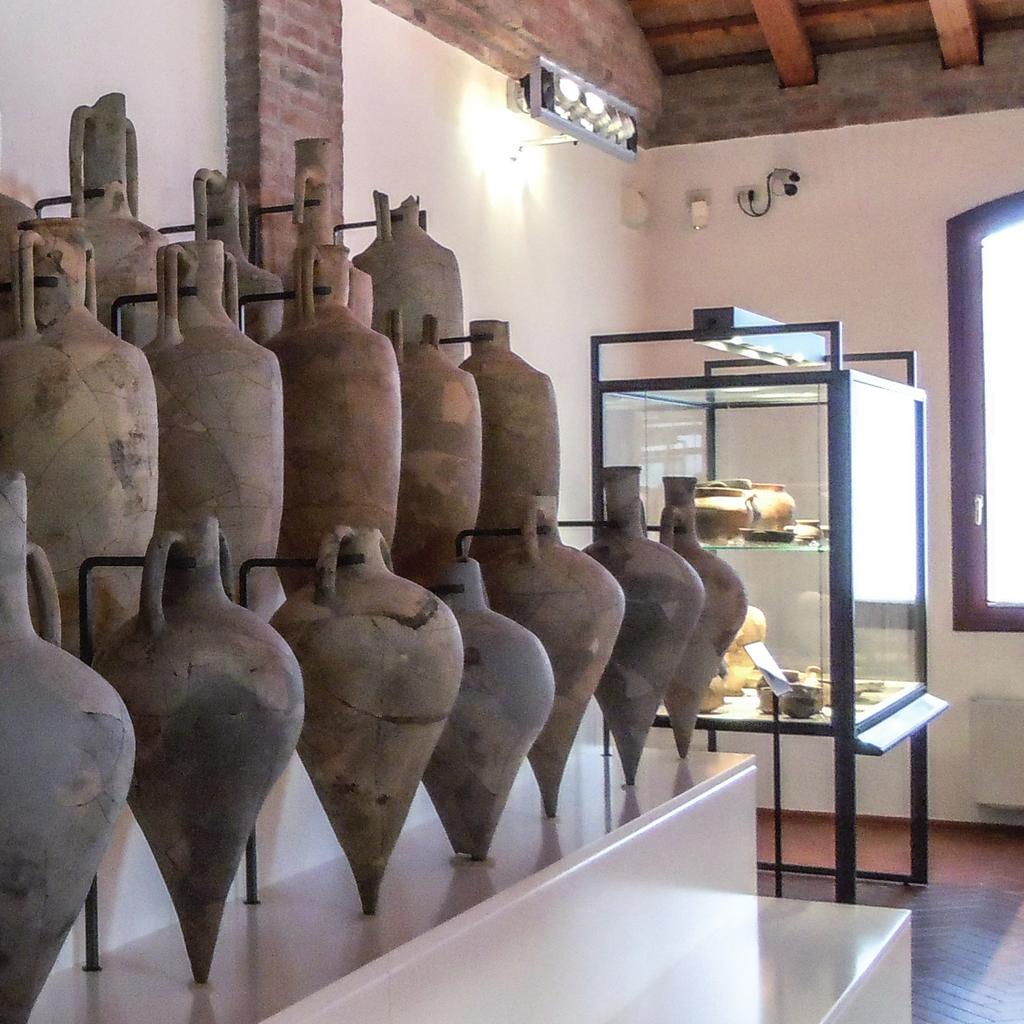 MARINAI E LEGIONARI: UN VIAGGIO NEL MUSEO DELLA NAVE ROMANA DI COMACCHIO SCUOLA: Istituto comprensivo di Comacchio (Ferrara) - Scuola secondaria di I grado