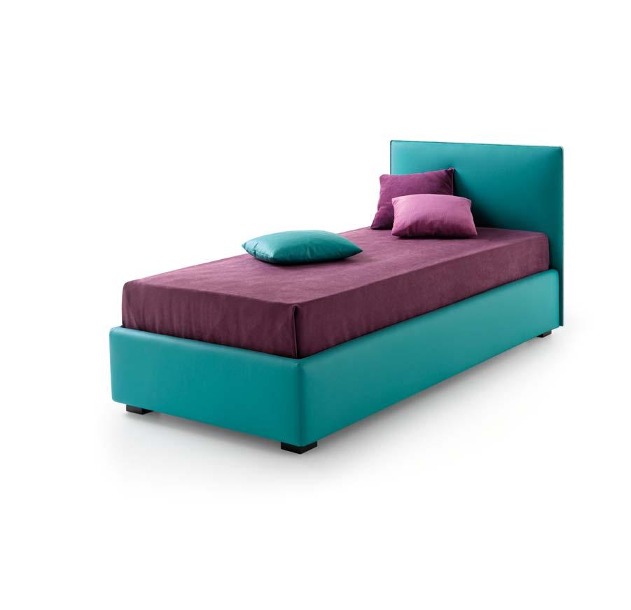 PIPING Letto con sistema alzarete Pivot Materasso della linea Bside Telo arredo Due cuscini decoro cm 40x40 e un cuscino decoro cm 40x40 con finitura Line Bed with Pivot Bed Lift