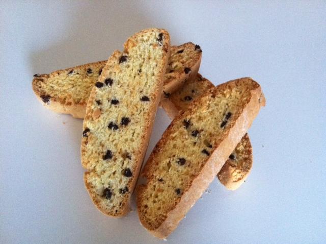 BISCOTTI ALL ANICE ABRUZZESI Un biscotto molto simile ai cantucci, in Abruzzo si fanno generalmente con anice, io li ho provati con gocce di cioccolato.