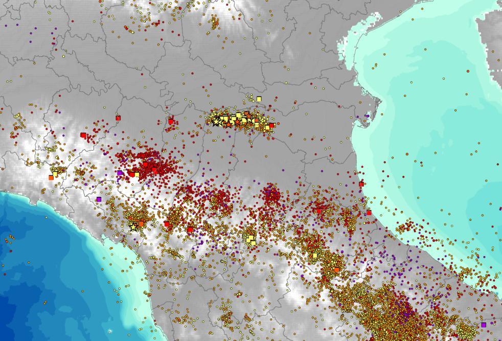 5) frequenti anche lungo il margine appenninico e in pianura Anche i dati strumentali confermano che la sismicità si concentra, oltre che nell alto Appennino, anche lungo il margine