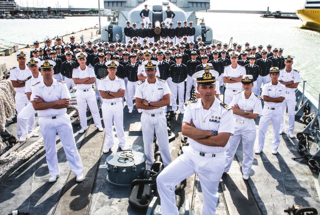 Livorno 12 luglio 2014. Reparto Accademia Navale a prora di Nave Durand de la Penne.